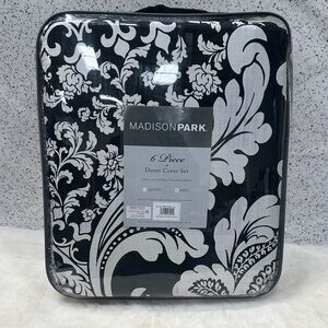 Madison Park Elegant Black and White Duvet Cover 6 PIECE KING SIZE SET